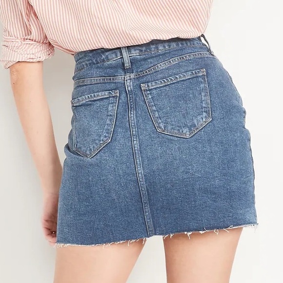 Old Navy Womn 16 Higher High-Rise Button-Fly OG Straight Cut-Off Mini Jean Skirt - Picture 2 of 11